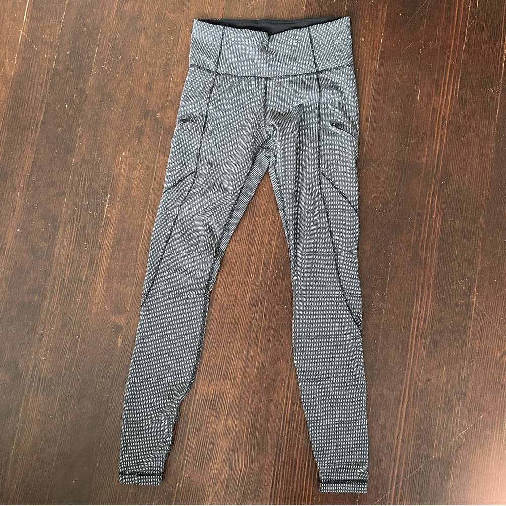 Lululemon / Cadence Crusher Tights Power Luxtreme Tiny Geo Black White size 6